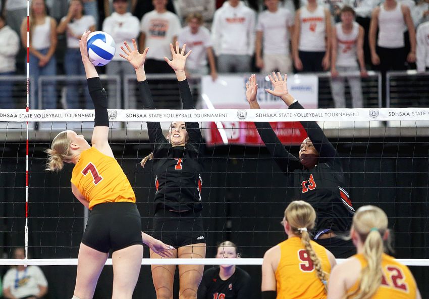 Nov. 21 Class AA Volleyball Roundup - Sioux Falls Washington holds off Sioux Falls Roosevelt in five-set thriller